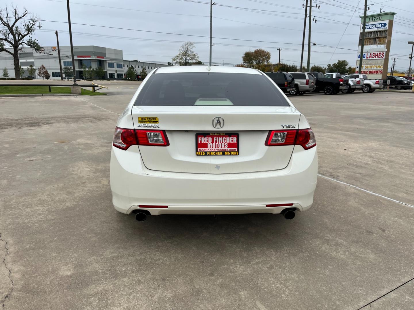 2009 white /TAN Acura TSX 5-Speed AT (JH4CU26639C) with an 2.4L L4 DOHC 16V engine, 5-Speed Automatic Overdrive transmission, located at 14700 Tomball Parkway 249, Houston, TX, 77086, (281) 444-2200, 29.928619, -95.504074 - Photo#5